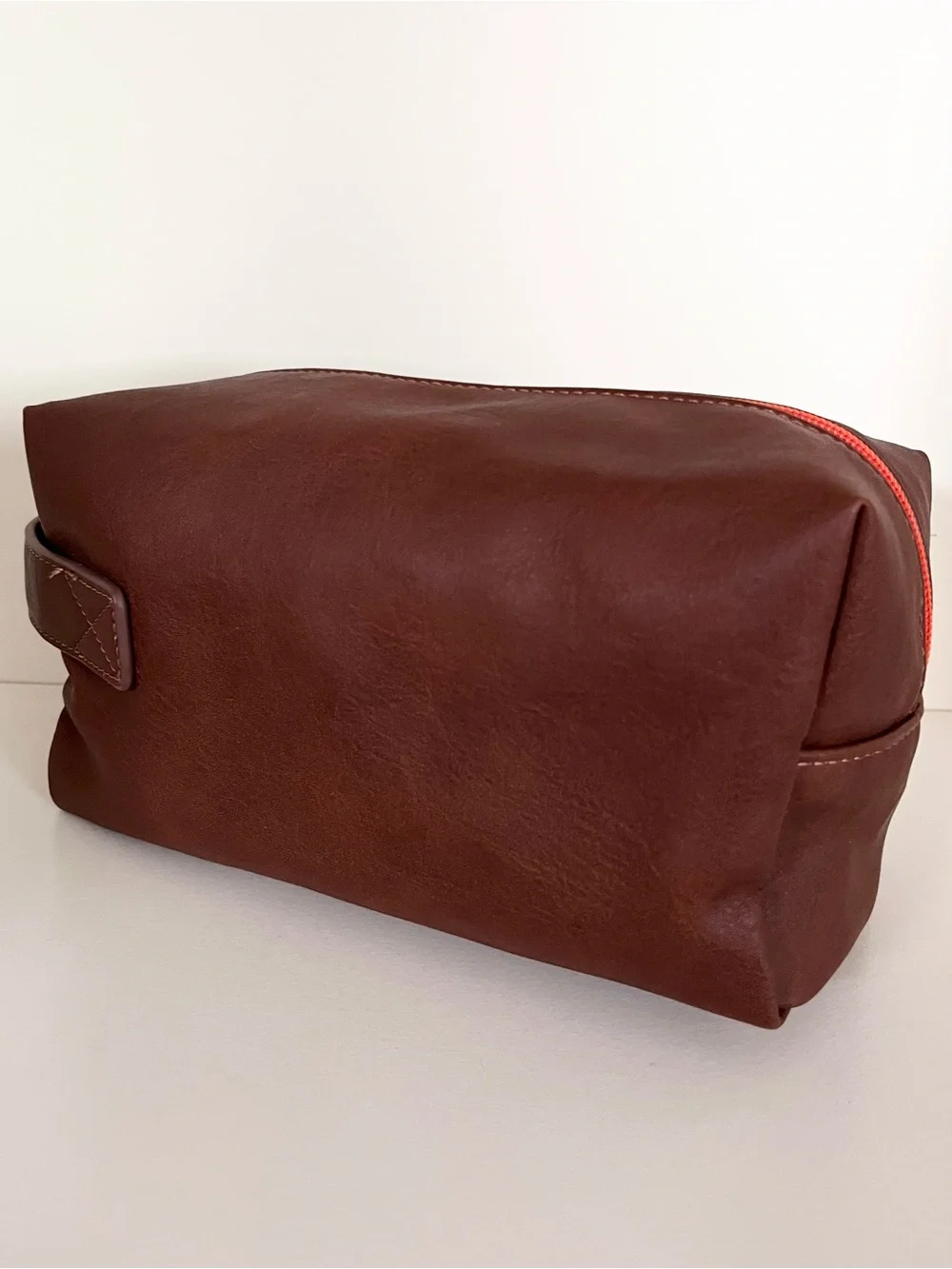 Saks toiletries case